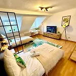 Dschungel Wohnung, Geraeumig, Netflix, Sonos, Zentral * 뒤스부르크