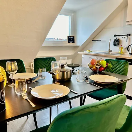 Dschungel Wohnung, Geraeumig, Netflix, Sonos, Zentral Apartment Duisburg