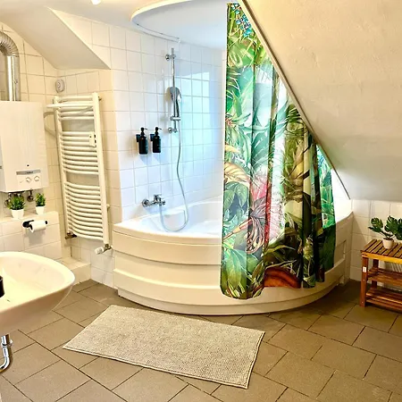 Dschungel Wohnung, Geraeumig, Netflix, Sonos, Zentral *