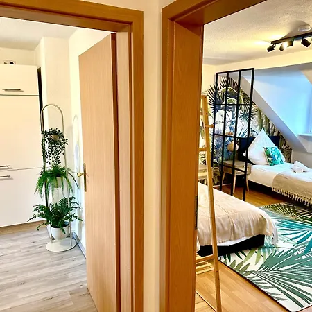 Dschungel Wohnung, Geraeumig, Netflix, Sonos, Zentral
