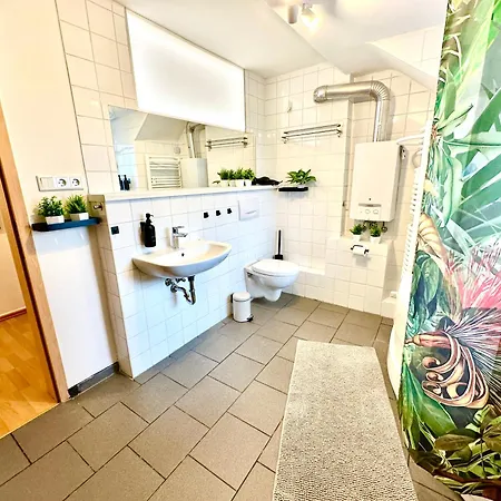 Dschungel Wohnung, Geraeumig, Netflix, Sonos, Zentral