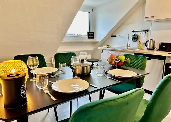 Dschungel Wohnung, Geraeumig, Netflix, Sonos, Zentral Daire Duisburg